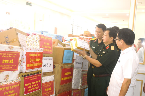 Quân khu 4 ủng hộ bà con vùng lũ tỉnh Nghệ An hơn 2 tỷ đồng