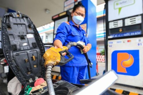 Giá xăng tăng vượt mốc 20.000 đồng/lít