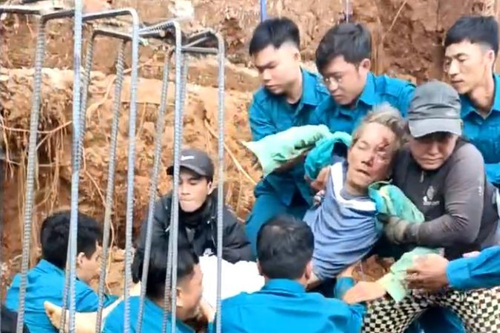 Dân quân nỗ lực cứu người bị nạn