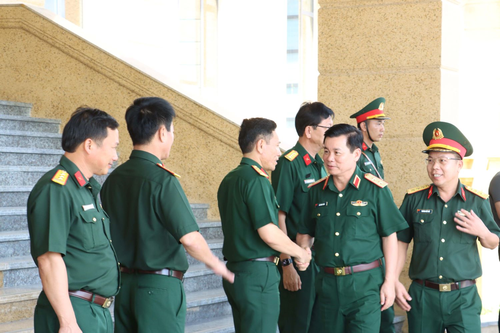 Trung tướng Đỗ Xuân Tụng làm việc tại Bộ CHQS thành phố Huế