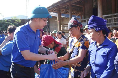 Trung ương Đoàn Thanh niên Cộng sản Hồ Chí Minh hỗ trợ đồng bào bị thiệt hại do mưa lũ tại Sơn La