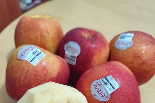 Quả táo bên ngoài tươi rói, bên trong bị thâm có phải do chất bảo quản?