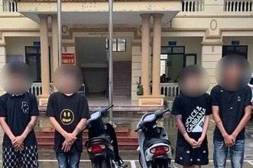 Nhóm thanh, thiếu niên chém xe máy, phát trực tiếp trên TikTok