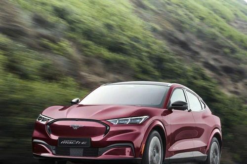 Ford ra mắt dòng xe thuần điện đầu tiên Mustang Mach-E giá 2,599 tỷ đồng