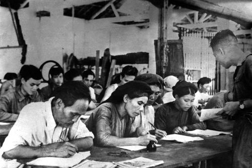 160 hình ảnh, hiện vật về phong trào diệt giặc dốt những năm đầu giành Độc lập