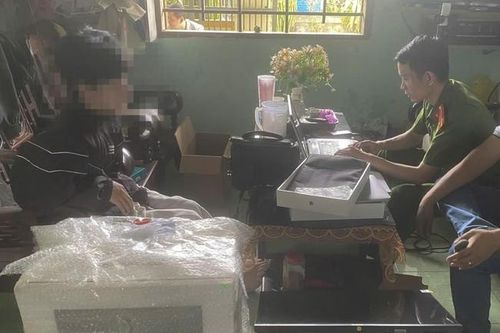 Thanh niên 17 tuổi làm hơn 300 hóa đơn chuyển tiền giả để lừa đảo