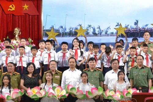 Công an Điện Biên tiếp nhận con nuôi và lưu học sinh 6 tỉnh Bắc Lào
