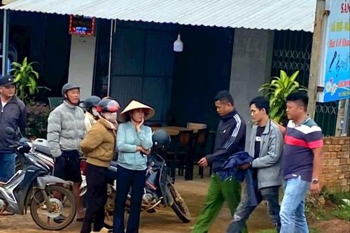 Mâu thuẫn khi nhậu, thợ hồ bị con chủ quán đâm tử vong