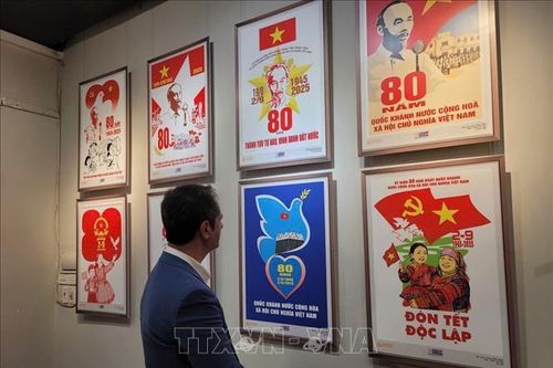 Khai mạc Triển lãm tranh cổ động chào mừng Cách mạng tháng Tám và Quốc khánh 2/9