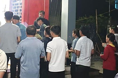 Nghệ An: Điện rò rỉ trong lúc gia cố mái nhà khiến một người tử vong