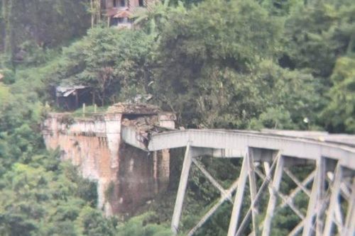 Cầu đường sắt lịch sử tại Myanmar bị đánh bom