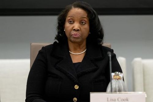 Tổng thống Donald Trump thông báo sa thải Thống đốc FED Lisa Cook