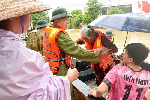 Gắn bó tình quân dân trong bão dữ