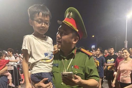 'Trải nghiệm' khó quên của bé trai 10 tuổi tại sự kiện A80, tối 27-8