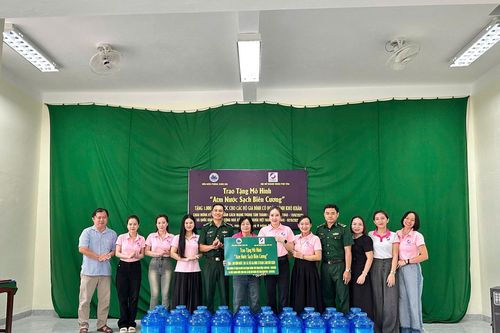Đắk Lắk: Trao tặng mô hình 'nước sạch biên cương' cho người dân