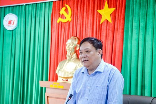 Động viên tinh thần cán bộ, công nhân trên các công trường dự án trọng điểm của tỉnh