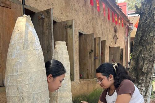 Phóng viên quốc tế thích thú với nhiều trải nghiệm tại Thủ đô