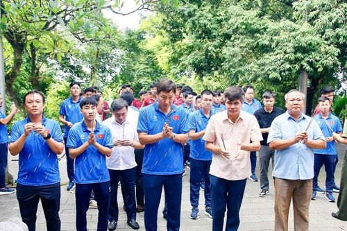 Đội tuyển U23 Việt Nam dâng hương tưởng niệm Vua Hùng
