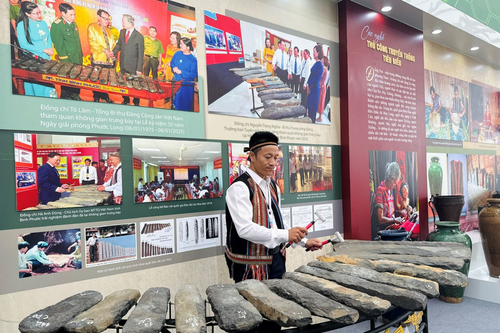 Đến Triển lãm thành tựu đất nước nghe bảo vật 'cất tiếng'