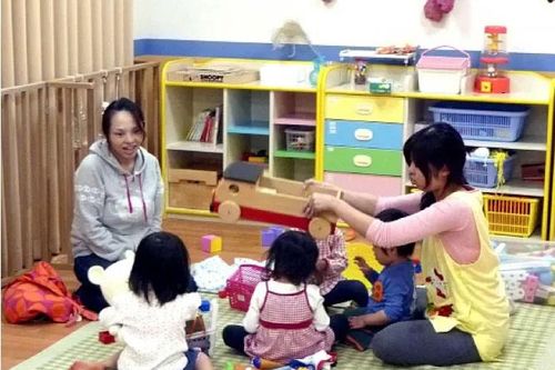 Tokyo mở rộng chính sách miễn phí trông trẻ