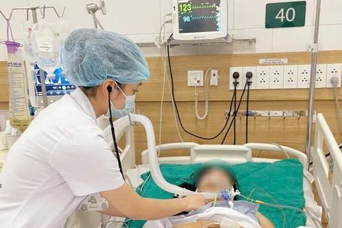 Hai người phụ nữ liệt toàn thân sau tiêm botox làm đẹp
