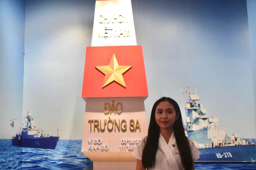 Nữ du học sinh Lào ấn tượng với thành tựu quốc phòng Việt Nam