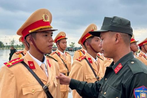Mẹ qua đời, chiến sĩ nén đau thương, hoàn thành nhiệm vụ A80 trước khi về chịu tang