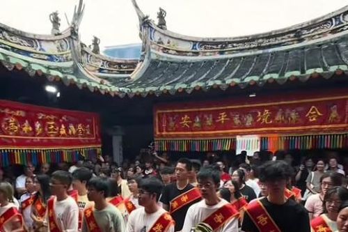 Ngôi làng ở miền quê nghèo có tới 33 tiến sĩ, nhiều người tốt nghiệp ĐH danh giá