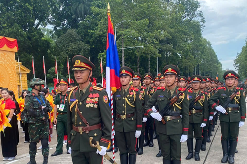 Tình đoàn kết keo sơn Lào-Việt Nam sáng mãi