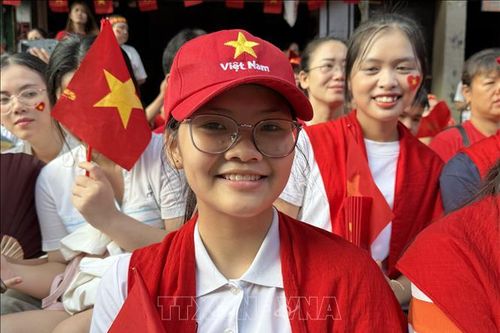 Tiếp bước cha anh thắp sáng tình yêu Tổ quốc