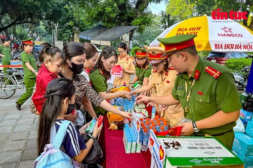 Công an phường Hai Bà Trưng đồng hành cùng nhân dân trong Đại lễ A80
