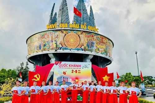 Quảng Ninh: Hút khách dịp 2.9 dù thời tiết bất lợi