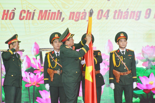 Lực lượng vũ trang TP Hồ Chí Minh đón nhận Huân chương Quân công hạng Ba
