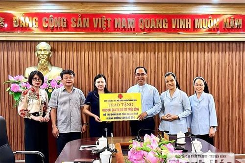 Ủy ban MTTQ tỉnh tiếp nhận ủng hộ cho người dân chịu thiệt hại do bão số 5
