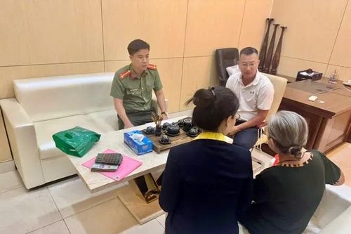 Đồng Nai: Cụ bà 73 tuổi suýt mất 400 triệu đồng vì 'công an giả'