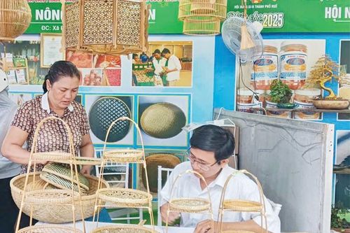 Cần duy trì phiên chợ nông sản hàng tuần