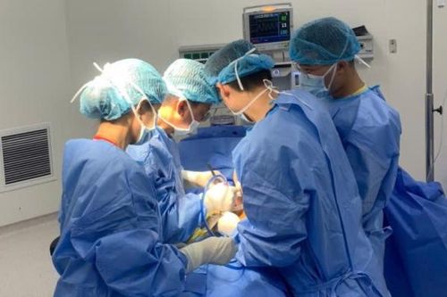 Cấp cứu người đàn ông có trái tim bên phải