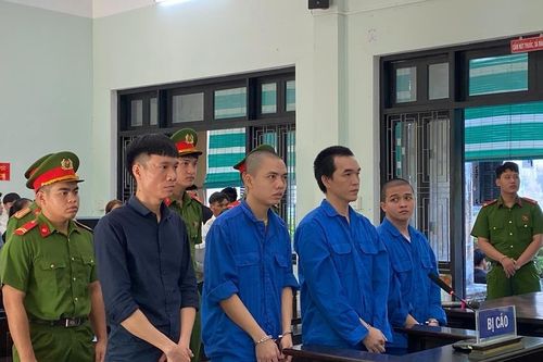 Xét xử nhóm con nghiện