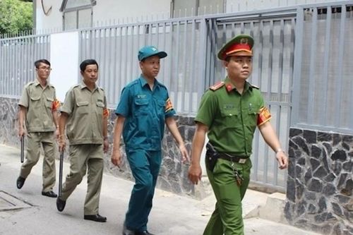 Công an xã giám sát người có hành vi bạo lực gia đình