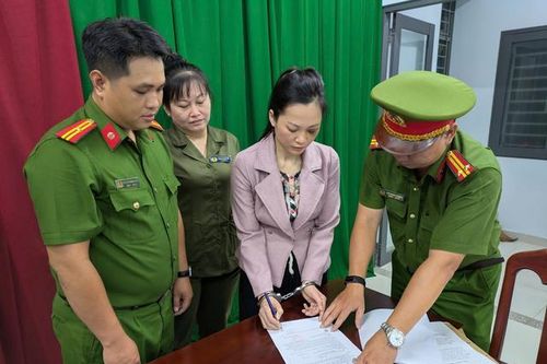Chủ phòng khám nha khoa Tuyết Chinh sẽ đối diện mức án nào khi hành hung, làm hư hỏng tài sản của khách hàng?