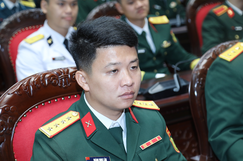 Thủ khoa là vinh dự lớn, nhưng chỉ có ý nghĩa khi biến nó thành động lực phấn đấu