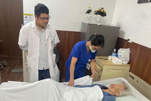 Suýt mất bàn chân vì một vết xước nhỏ