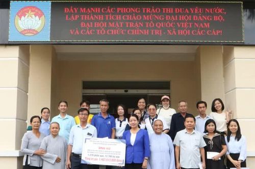 Trao gần 1,28 ngàn phần quà cho 20 cơ sở bảo trợ xã hội