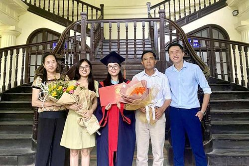 Bố thợ xây, mẹ đan nón nuôi 3 con thành kỹ sư, bác sĩ nội trú, du học sinh Pháp