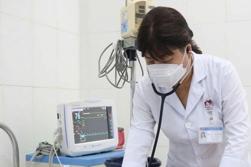 Kịp thời cứu sống bé trai bị hóc dị vật