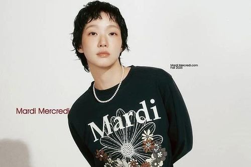 Kim Go Eun mang đến vẻ đẹp thanh lịch, sang trọng cho sắc Thu 2025