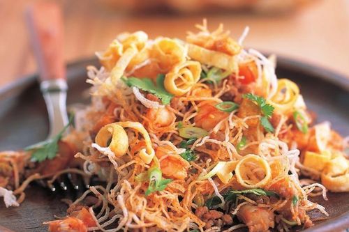 Gợi ý cách làm món mì chiên giòn sốt chua ngọt chuẩn vị Thái
