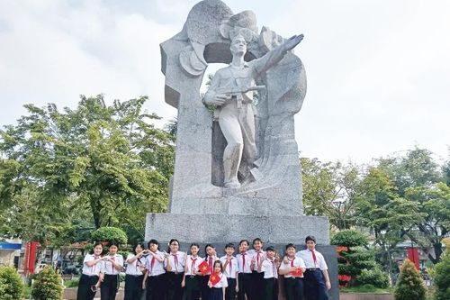 Nâng cao hiệu quả hoạt động 'Về nguồn, đến địa chỉ đỏ' nhằm góp phần bảo vệ nền tảng tư tưởng của Đảng
