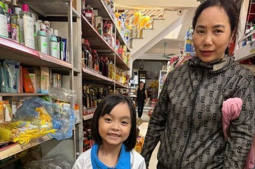 Học sinh nhặt được của rơi, trả lại người đánh mất