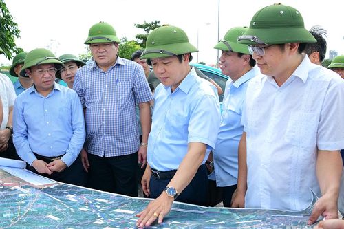 Đồng chí Chủ tịch UBND tỉnh kiểm tra tiến độ GPMB Dự án Đầu tư xây dựng tuyến đường bộ cao tốc Ninh Bình-Hải Phòng, đoạn qua tỉnh Ninh Bình
